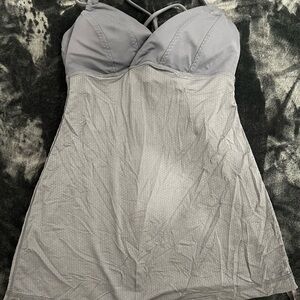 Beautiful Lululemon grey yoga top